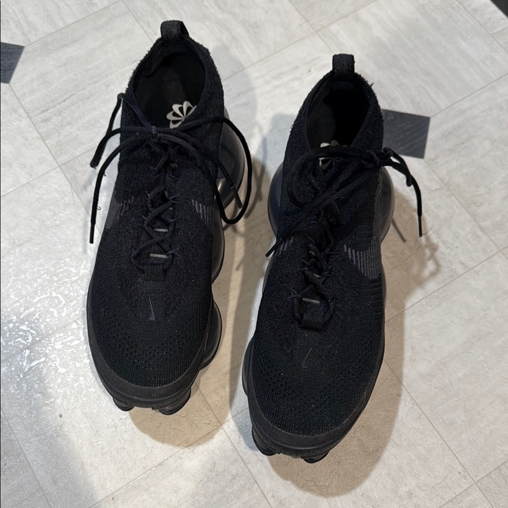 Nike Men's Black Athletic Shoes